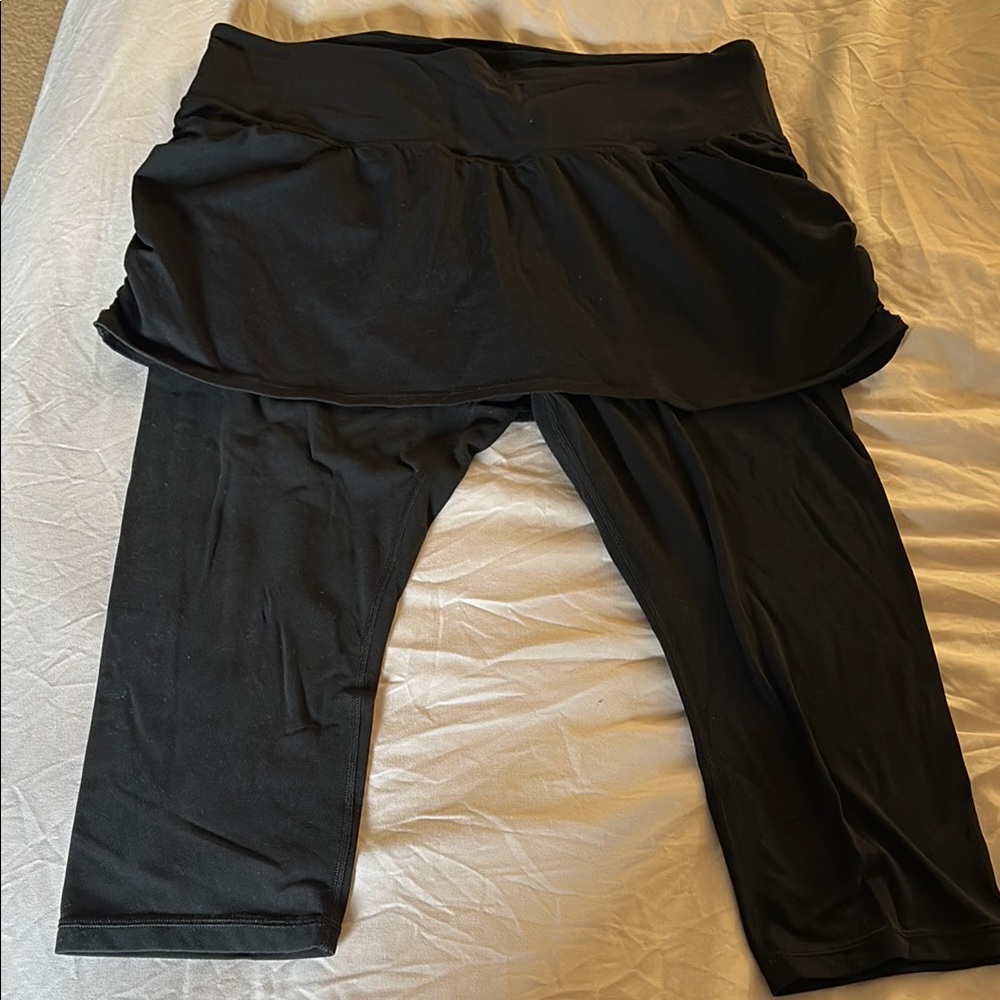 Women’s Black Skirted Capri Length Leggings